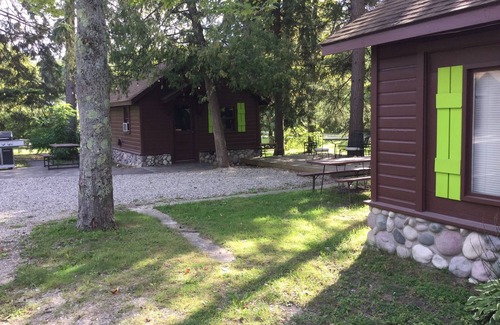 Honor Cabin | 7 Modernized Cozy Cabins Together On The Platte River!