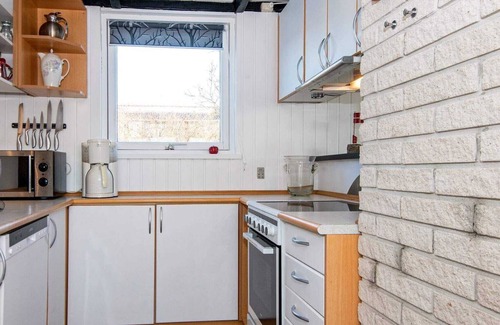 Skødshoved Strand House | 7 person holiday home in Knebel