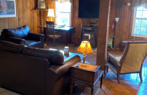 Shandaken Cabin | 7 Rooms in Historic Lodge with Bistro and Cocktails. Over 21 Property.