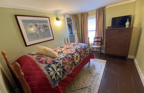 Shandaken Cabin | 7 Rooms in Historic Lodge with Bistro and Cocktails. Over 21 Property.