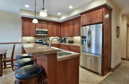 Champion House | 7 Springs - Luxury Southwind Ski-in Ski-Out Mountaintop Townhouse