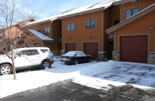 Seven Springs House | 7 Springs - Luxury Southwind Ski-in Ski-Out Mountain Townhouse