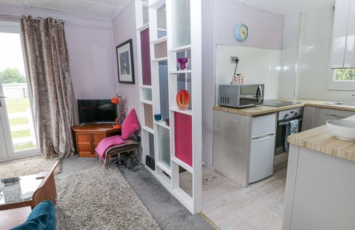 Haverfordwest Cottage | 7 THE WOODLANDS, family friendly, with a garden in Haverfordwest