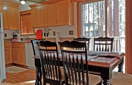 Sunriver House | 7 Tumalo-Sunriver, Oregon: Hot Tub, BBQ, WiFi, SHARC Aquatics, Tubing Hill, Mt. Bachelor, Golf, Deschutes River, Tennis, Bike Paths