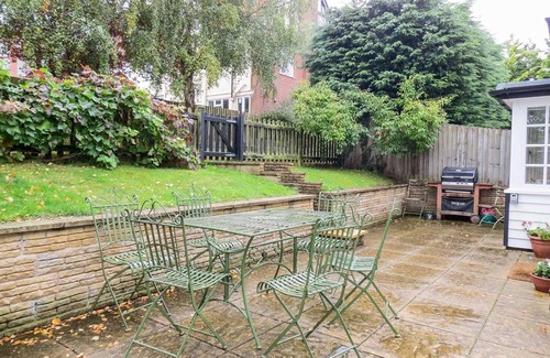 Thorpeness Apartment | 7 Whinlands - sleeps 10 guests in 5 bedrooms