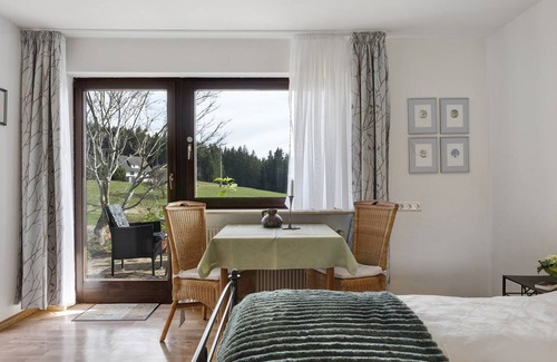 Schwarzenbach Apartment | 70 m² Apartment ∙ 1 bedroom ∙ 5 guests