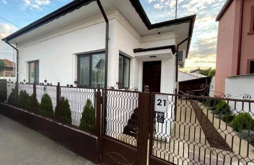 Ploiesti Apartment | 70 m² Apartment ∙ 2 bedrooms ∙ 6 guests
