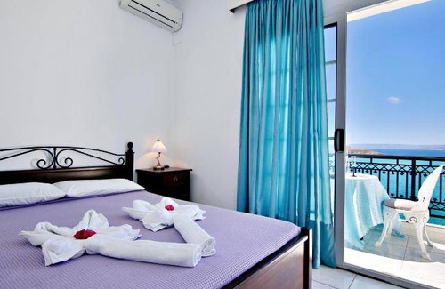 Plaka Apartment | 70 m² Apartment ∙ 3 bedrooms ∙ 6 guests