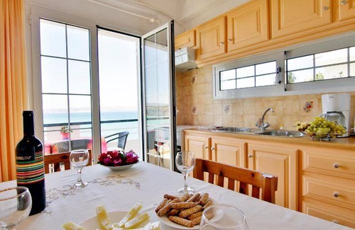 Plaka Apartment | 70 m² Apartment ∙ 3 bedrooms ∙ 6 guests