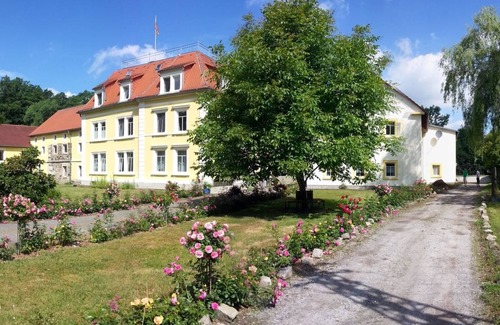 Grossharthau Apartment | 70 m² Apartment ∙ 1 bedroom ∙ 5 guests