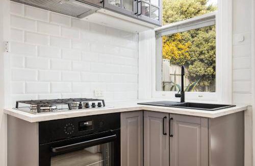 Glenelg South House | 70 m² House ∙ 1 bedroom ∙ 4 guests