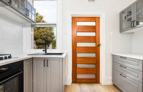 Glenelg South House | 70 m² House ∙ 1 bedroom ∙ 4 guests