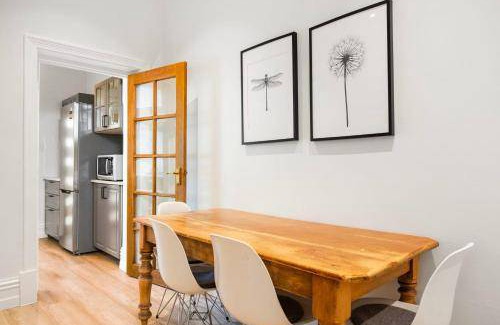 Glenelg South House | 70 m² House ∙ 1 bedroom ∙ 4 guests