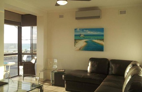 West Beach House | 70 m² House ∙ 2 bedrooms ∙ 6 guests