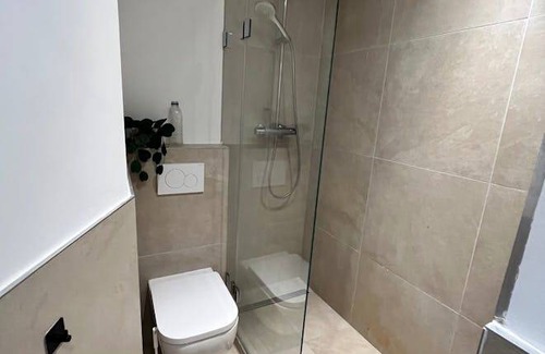 Alt-Moosach Resort | 70 m² Private room ∙ 1 bedroom ∙ 1 guest