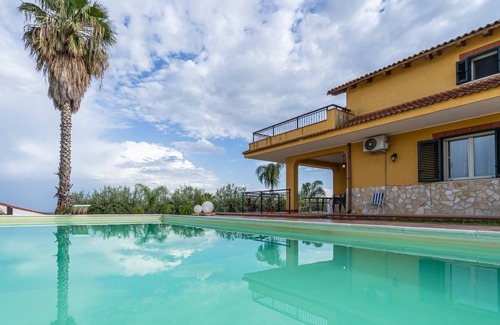 Floridia Villa | 70 m² Villa ∙ 3 bedrooms ∙ 6 guests