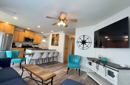 South Mission Beach House | 70 steps to surf! A+ location! A+ Patio! A+ parking!