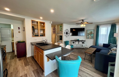 South Mission Beach House | 70 steps to surf! A+ location! A+ Patio! A+ parking!