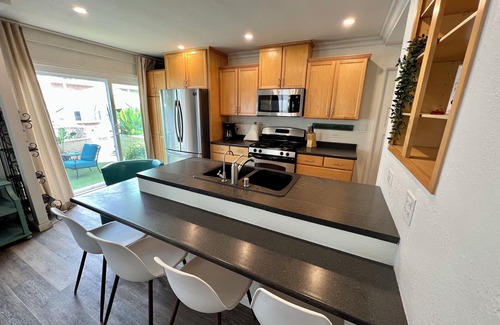 South Mission Beach House | 70 steps to surf! A+ location! A+ Patio! A+ parking!