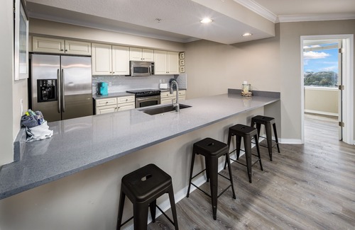 Fort Walton Beach Condo | 700 FT Lazy River | 4 BR/4 King Beds | 2,417 Sq Ft