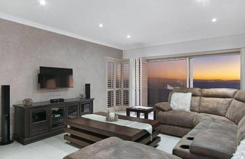 Calypso Beach House | 700 m² House ∙ 5 bedrooms ∙ 9 guests