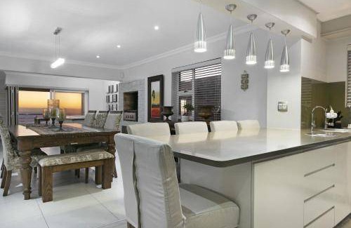 Calypso Beach House | 700 m² House ∙ 5 bedrooms ∙ 9 guests