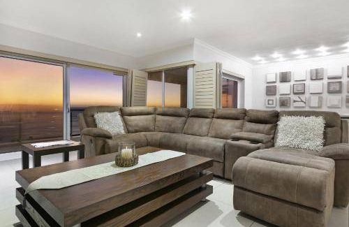 Calypso Beach House | 700 m² House ∙ 5 bedrooms ∙ 9 guests