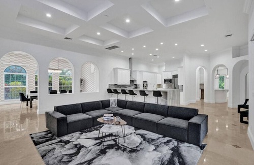 Davie House | 7000sf Mansion/Gameroom/Theater/Heated Pool