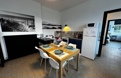 Cayeux-sur-Mer Apartment | 700m from the sea, apartment with terrace, parking and pétanque court.