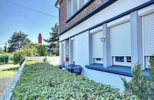 Cayeux-sur-Mer Apartment | 700m from the sea, apartment with terrace, parking and pétanque court.