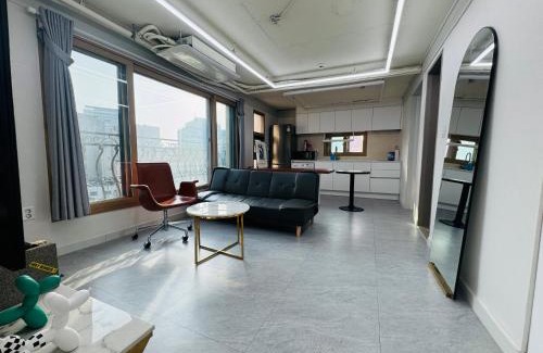 Seongsu Apartment | 701, Seongsu Station Jungnangcheon Cherry Blossom Road Han River airport bus