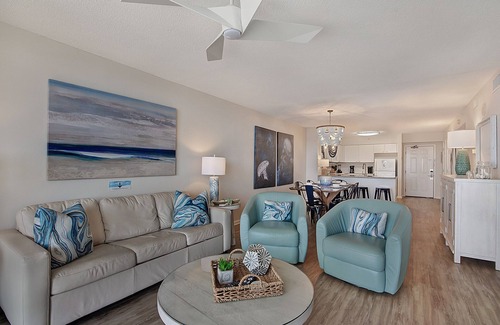 Destin Condo | 702 | Pools + Hot Tubs + Tiki Bar/Grill!