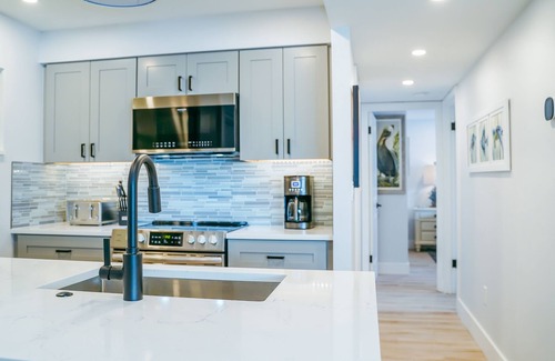 Siesta Key Condo | 704N Crescent Arms- Full Gulf Front - 1 WEEK MIN