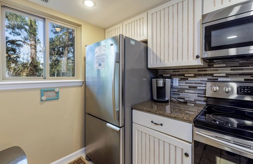 Hilton Head Island Villa | 706 Tanglewood: Just across from the beach! 2 BR 2.5 BA, Free Bikes, Pool