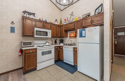 Thayerville Condo | 708H - Lakefront Studio Condo with Private Balcony, Free WIFI!