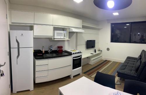 Reboucas Apartment | 709- Apartamento Decorado Encantador, mobiliado, amplo, cozinha completa, Excelente localização no Rebouças