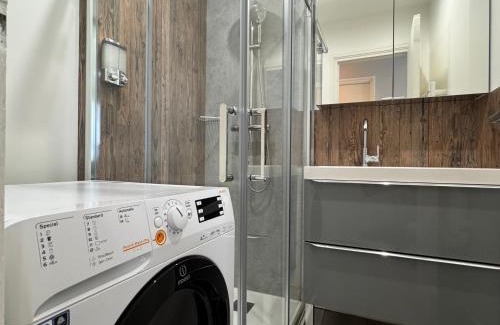 Mont d'Arene Apartment | 70m2 climatisé - Parking privé - Terrasse - 2 chambres - Lycée Roosevelt - Reims Arena