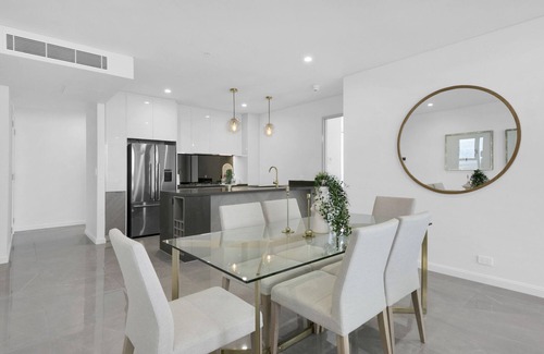 Surfers Paradise Apartment | 71st Floor Premium Stay with Expansive Ocean Views
