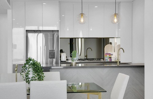 Surfers Paradise Apartment | 71st Floor Premium Stay with Expansive Ocean Views