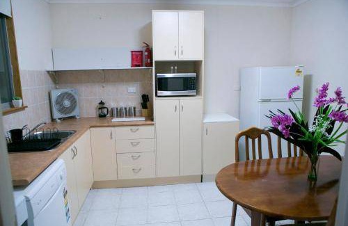 Coober Pedy Apartment | 72 m² Apartment ∙ 2 bedrooms ∙ 7 guests