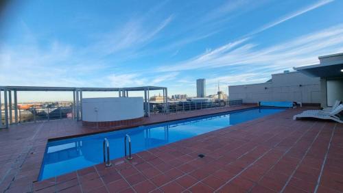 Darling Harbour House | 72CHS Abnb-Style Garden view, 2Parking, Pool, 3mins to Darling Harbour