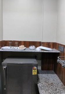 Kolkata Hotel | 73 Banquet & Guest House