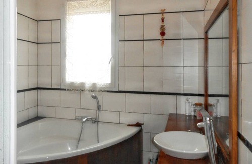 11th Arrondissement House | 73 m² House ∙ 2 bedrooms ∙ 4 guests
