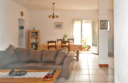 11th Arrondissement House | 73 m² House ∙ 2 bedrooms ∙ 4 guests
