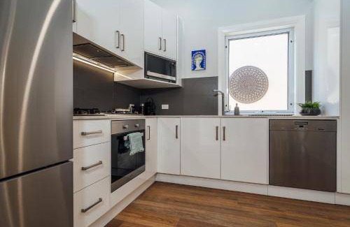 Glenelg South Apartment | 74 m² Apartment ∙ 2 bedrooms ∙ 4 guests