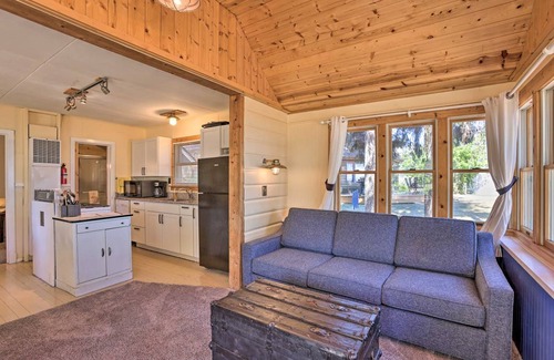 Suttons Bay Cottage | 74 m² Cabin ∙ 2 bedrooms ∙ 2 guests