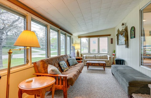 Caseville Cottage | 74 m² Cabin ∙ 2 bedrooms ∙ 10 guests