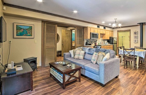 Coos Bay Cottage | 74 m² Cabin ∙ 2 bedrooms ∙ 6 guests