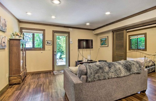 Coos Bay Cottage | 74 m² Cabin ∙ 2 bedrooms ∙ 6 guests