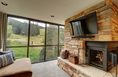 Copper Mountain Village Condo | 74 m² Condo ∙ 1 bedroom ∙ 4 guests